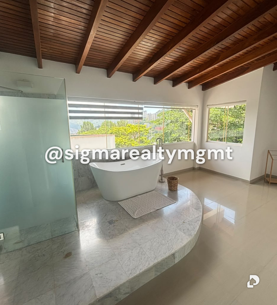 Casa en Alto Prado, Caracas – 17