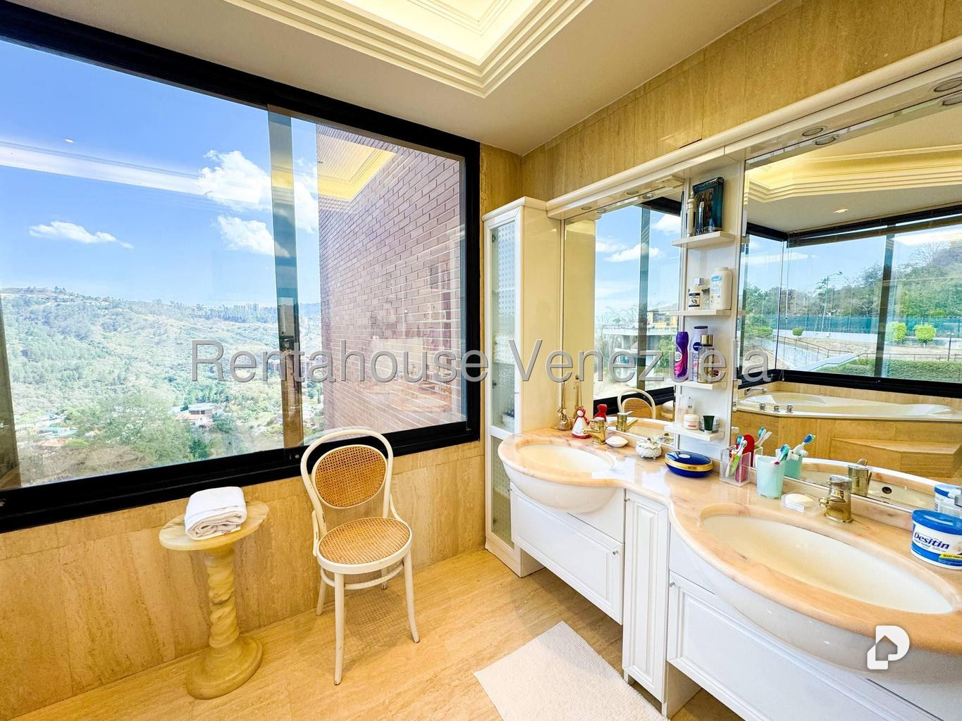 Apartamento en Lomas de San Román, Caracas