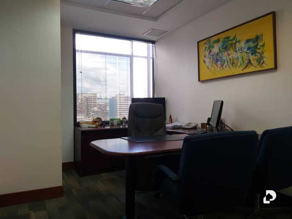 Oficina en La Castellana, Caracas – 17