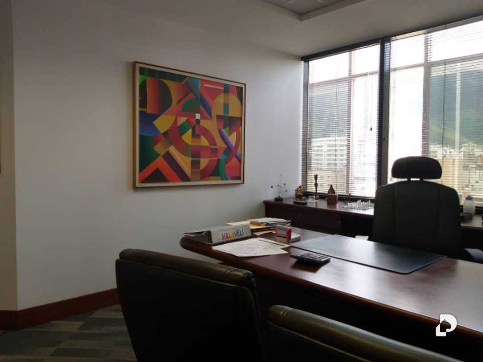 Oficina en La Castellana, Caracas – 19