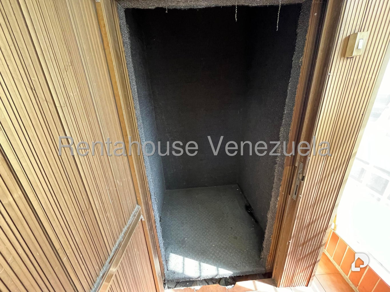 Local comercial en Santa Fe Norte, Caracas – 9