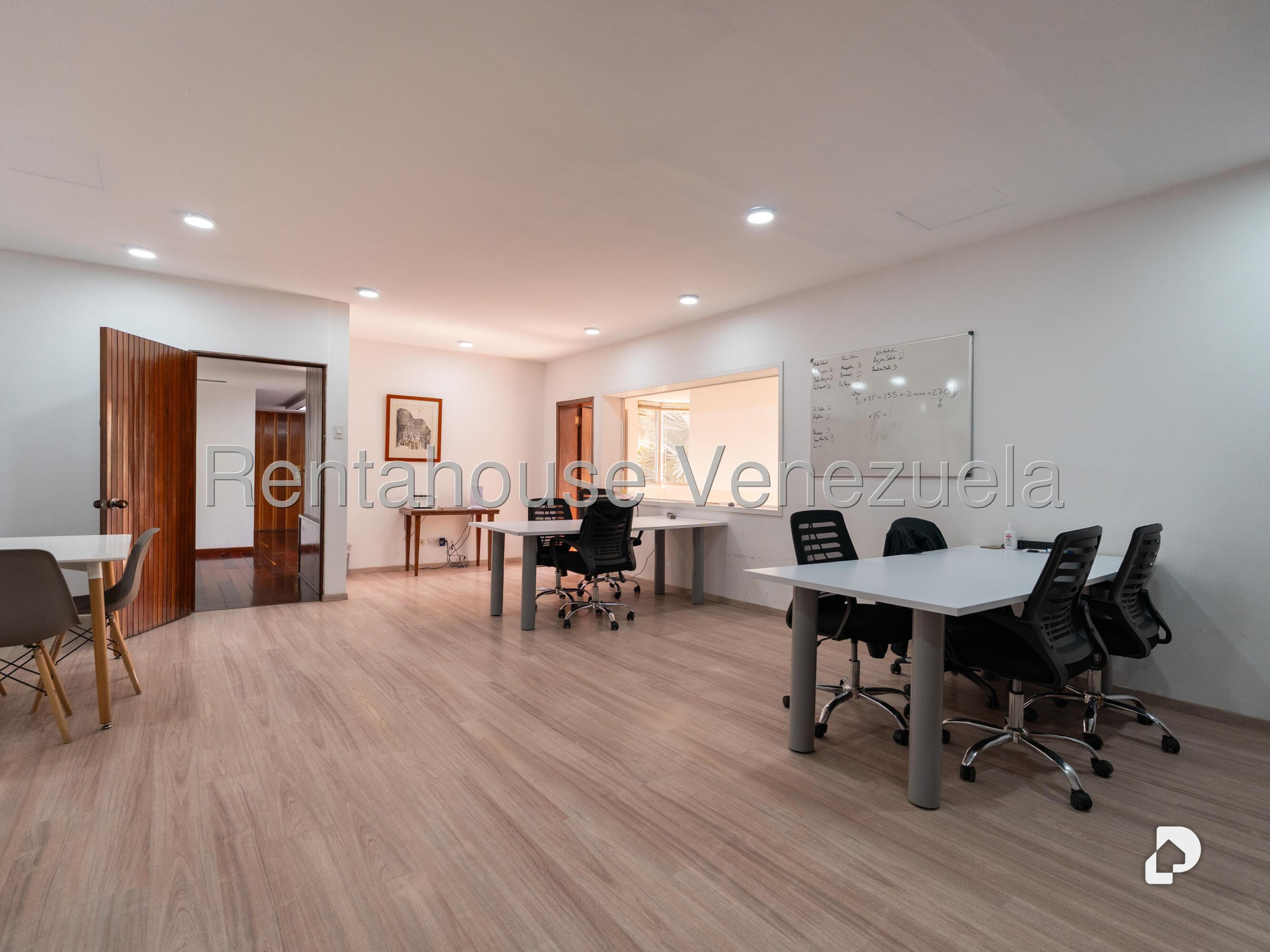 Oficina en Altamira, Caracas – 27