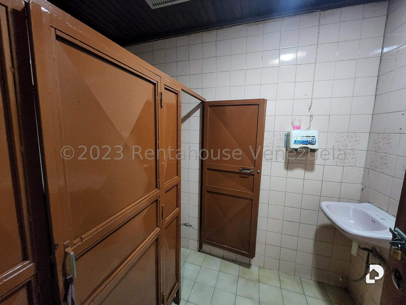 Local comercial en San Jose, Caracas – 11