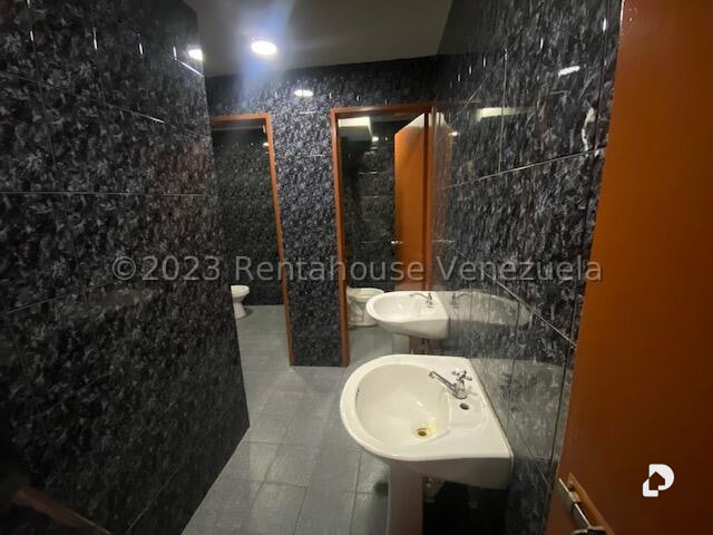 Local comercial en San Jose, Caracas – 16