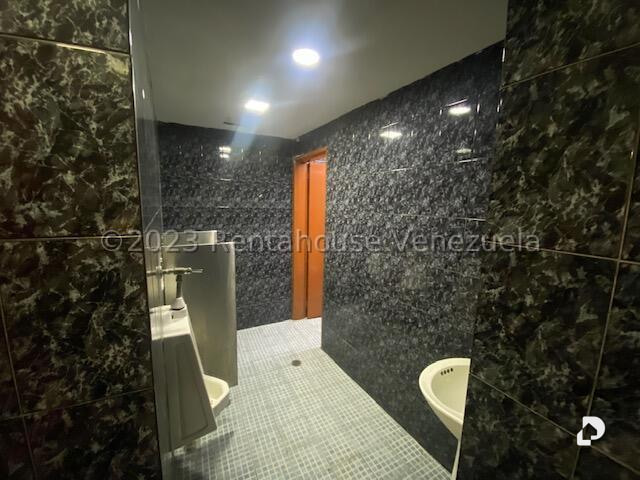 Local comercial en San Jose, Caracas – 17
