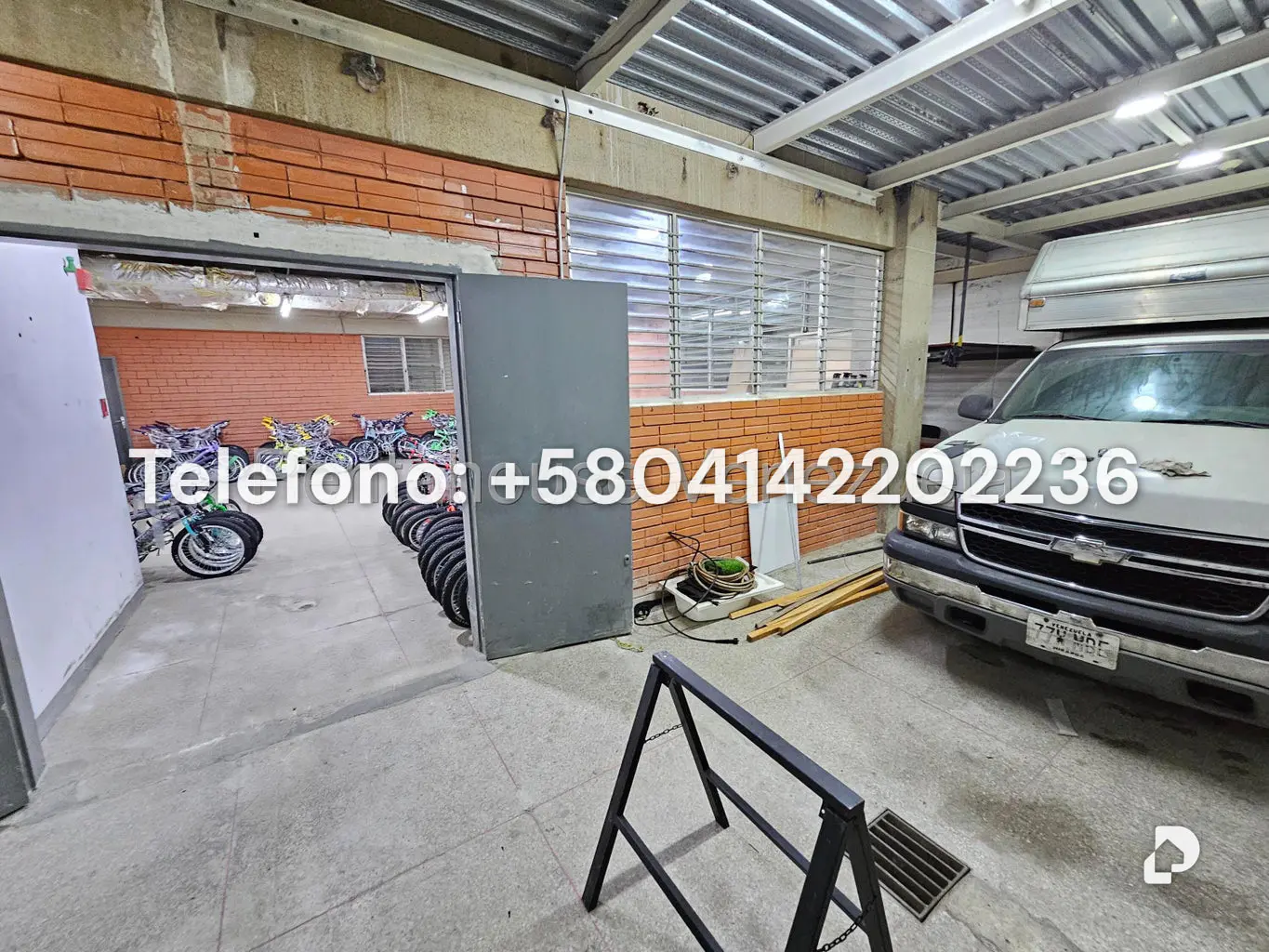 Local comercial en La Urbina, Caracas – 15