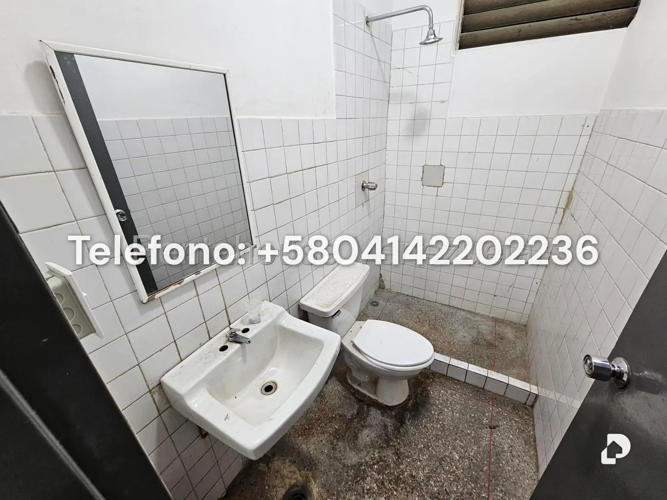 Local comercial en La Urbina, Caracas – 12