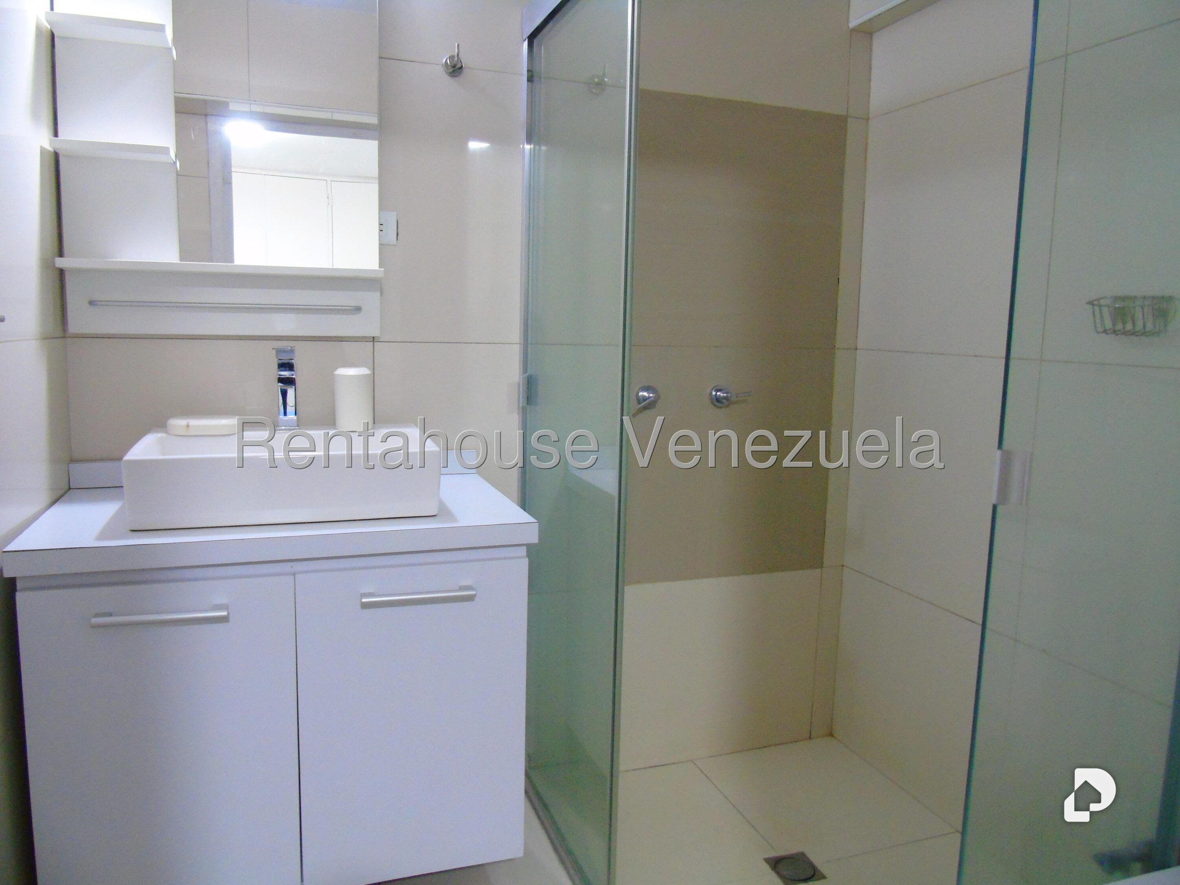 Apartamento en Los Palos Grandes, Caracas – 16
