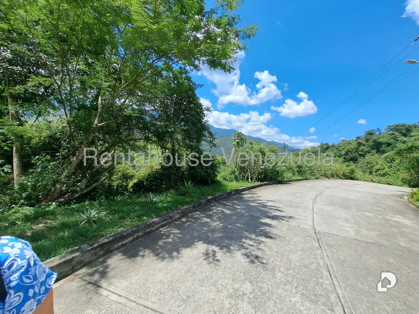 Terreno en Parque Caiza, Caracas – 2