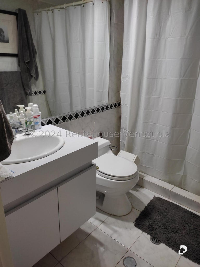 Apartamento en Lomas de La Lagunita, Caracas – 13