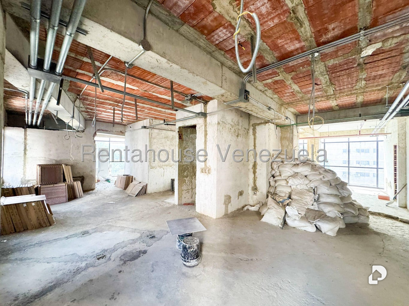 Oficina en Los Dos Caminos, Caracas – 24