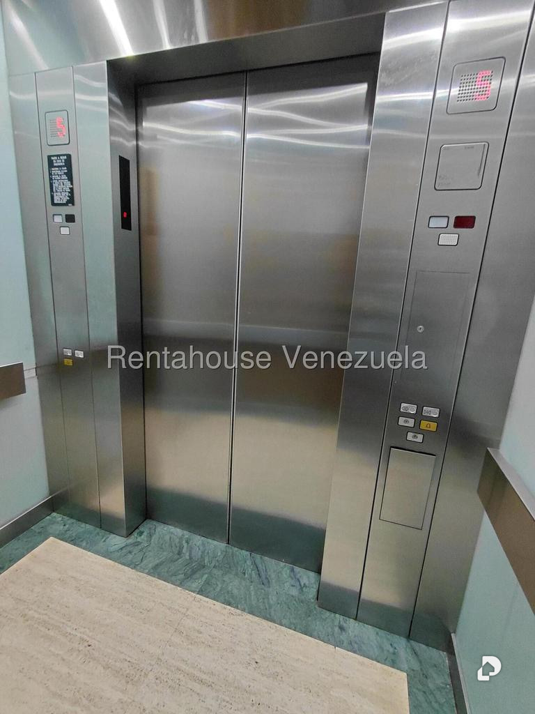 Oficina en Parroquia La Candelaria, Caracas – 15