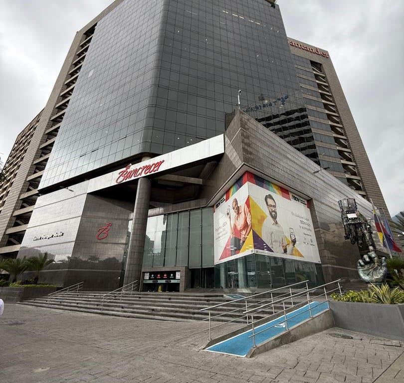 Local comercial en Los Palos Grandes, Caracas - 1