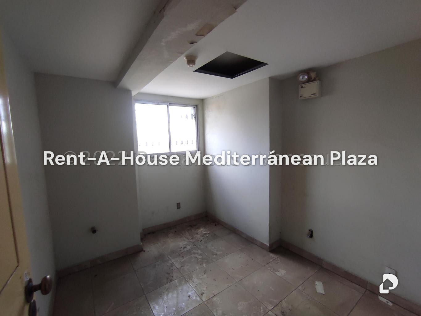 Local comercial en Parque Valencia, Valencia – 120