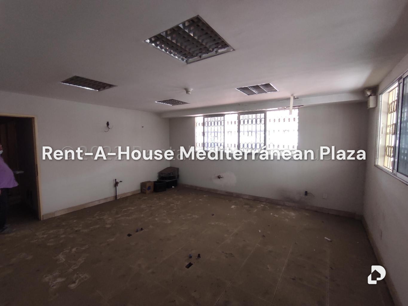 Local comercial en Parque Valencia, Valencia – 124