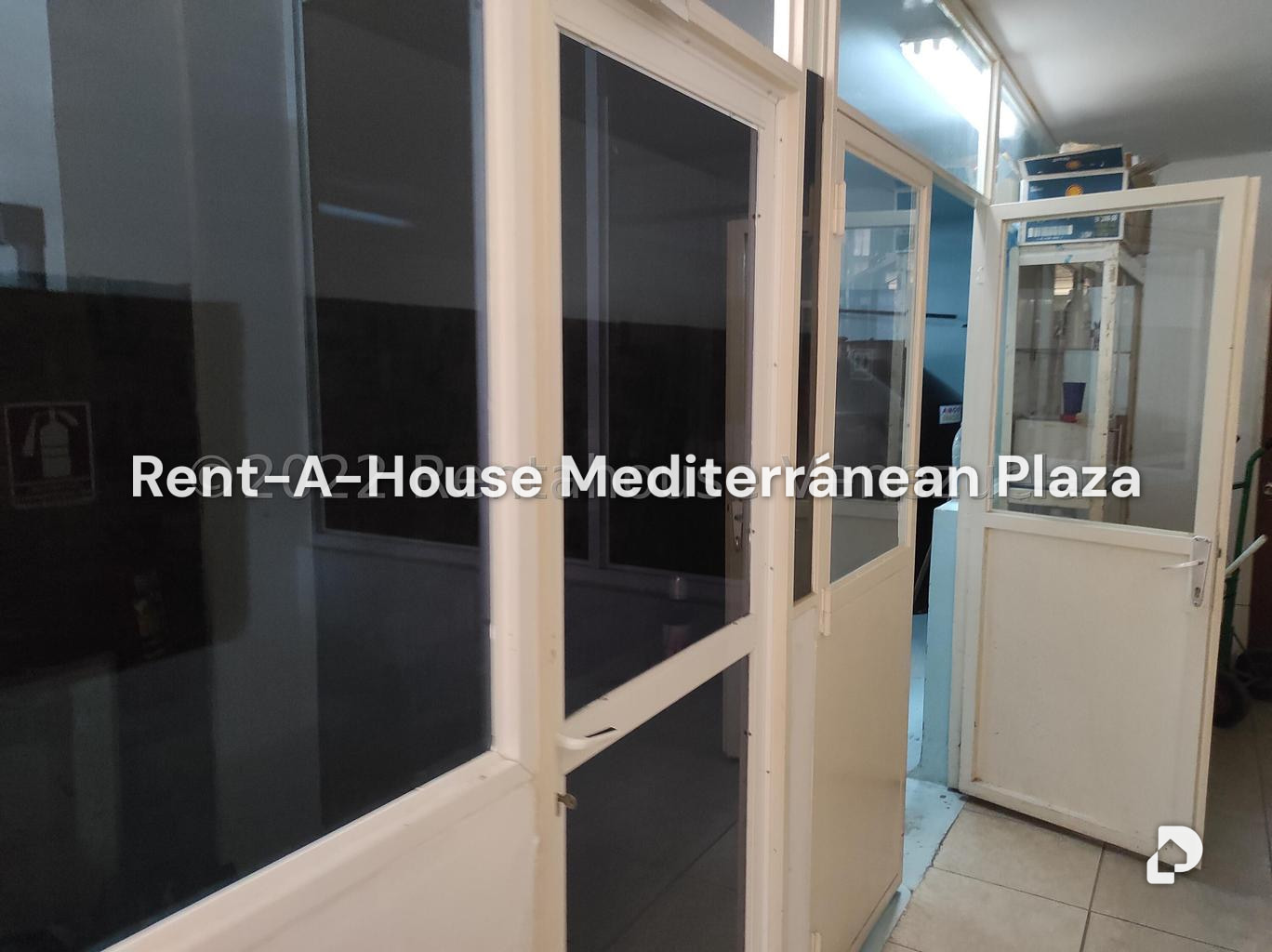 Local comercial en Parque Valencia, Valencia – 160