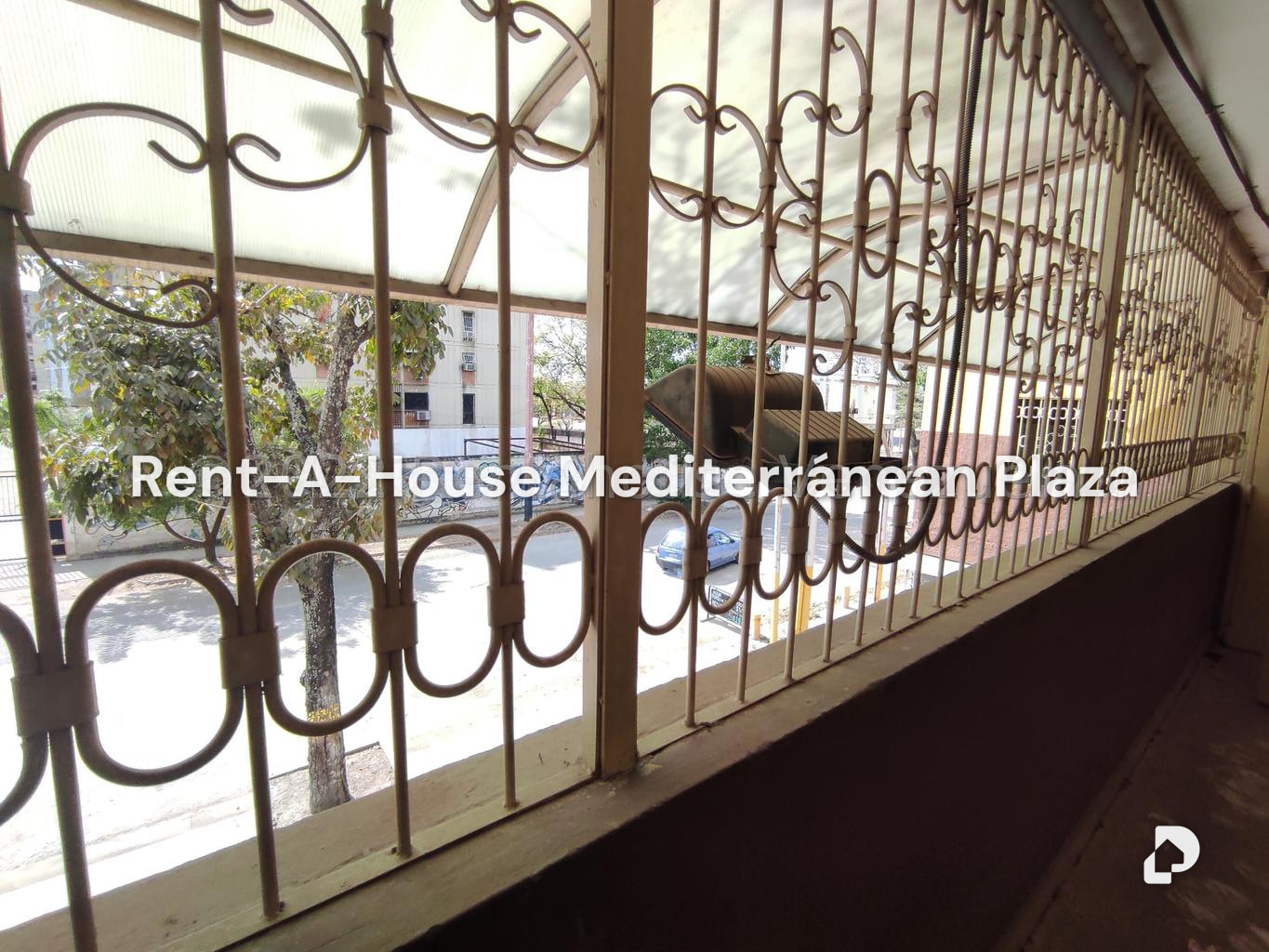 Local comercial en Parque Valencia, Valencia – 131
