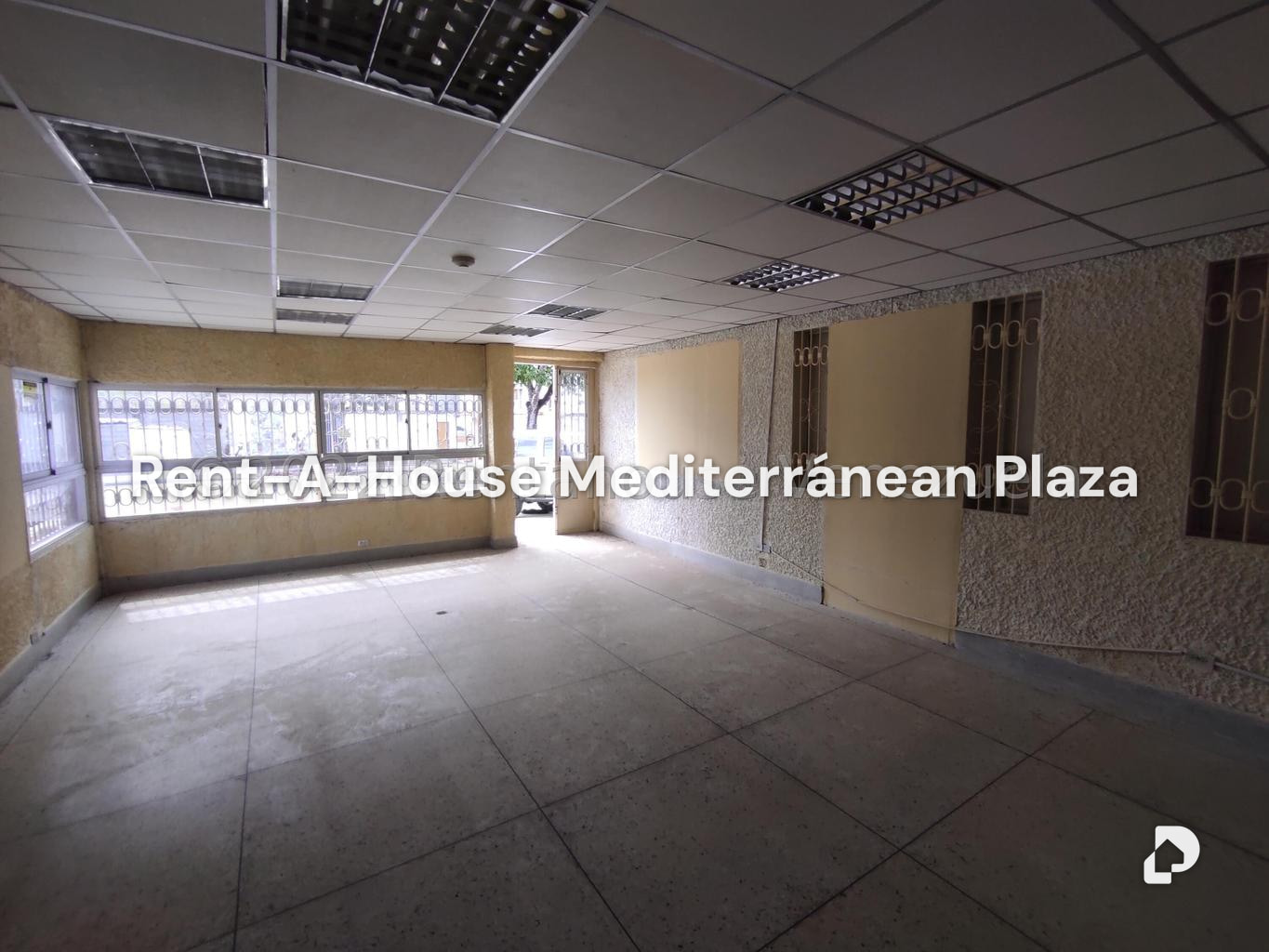 Local comercial en Parque Valencia, Valencia – 196