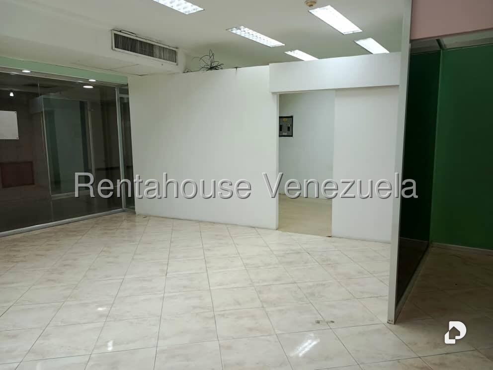 Local comercial en Ciudad Jardín Mañongo, Naguanagua