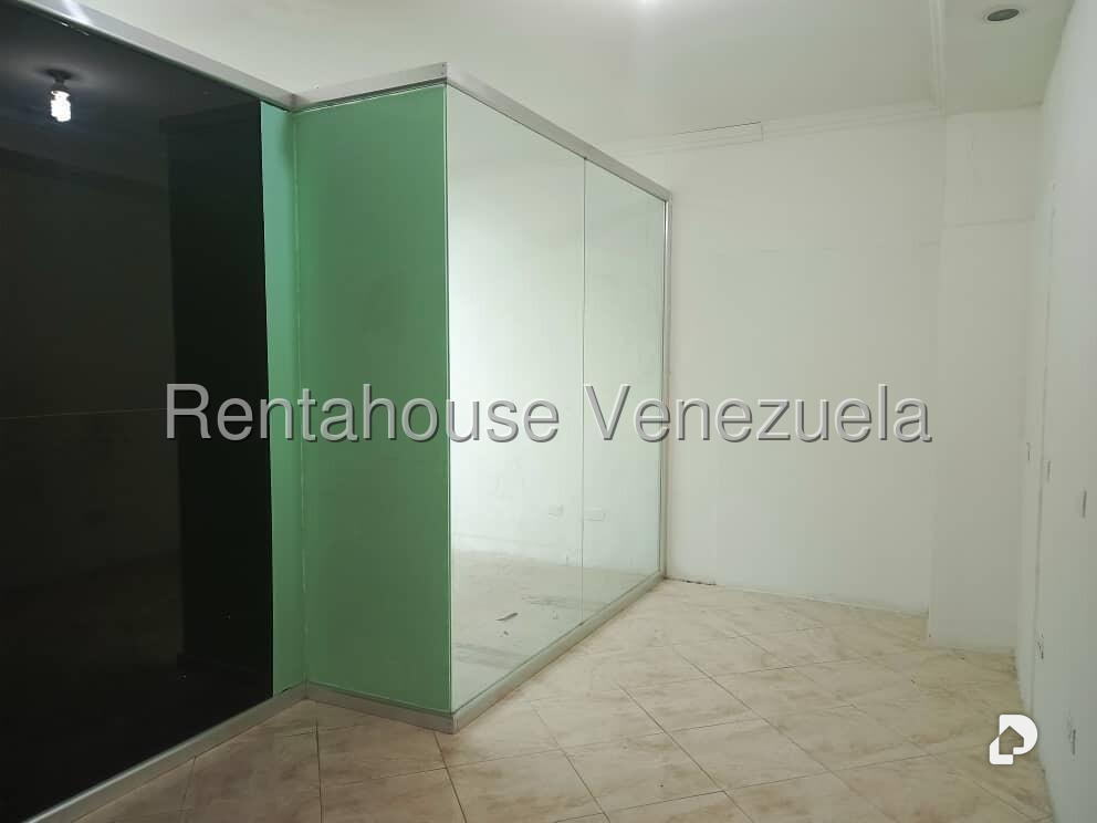 Local comercial en Ciudad Jardín Mañongo, Naguanagua