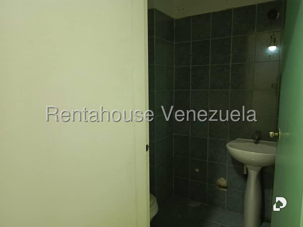 Local comercial en Ciudad Jardín Mañongo, Naguanagua