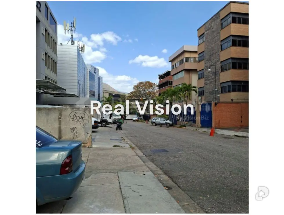 Local comercial en La Urbina, Caracas – 18
