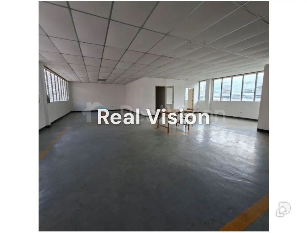 Local comercial en La Urbina, Caracas – 9