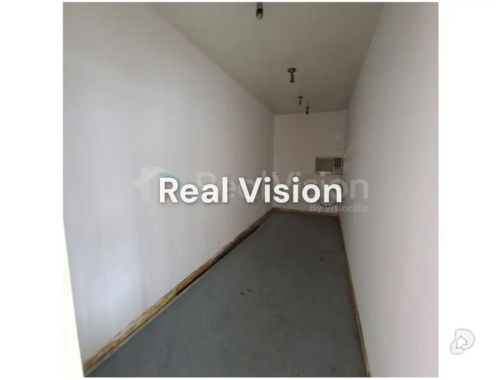 Local comercial en La Urbina, Caracas – 13