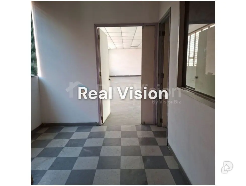 Local comercial en La Urbina, Caracas – 8