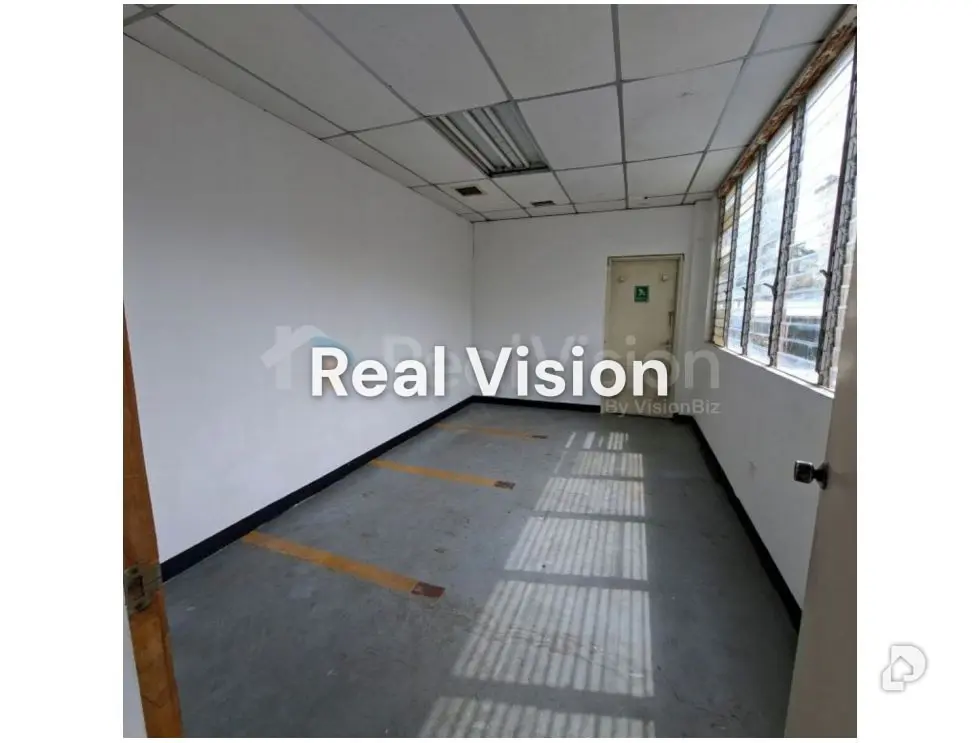 Local comercial en La Urbina, Caracas – 10