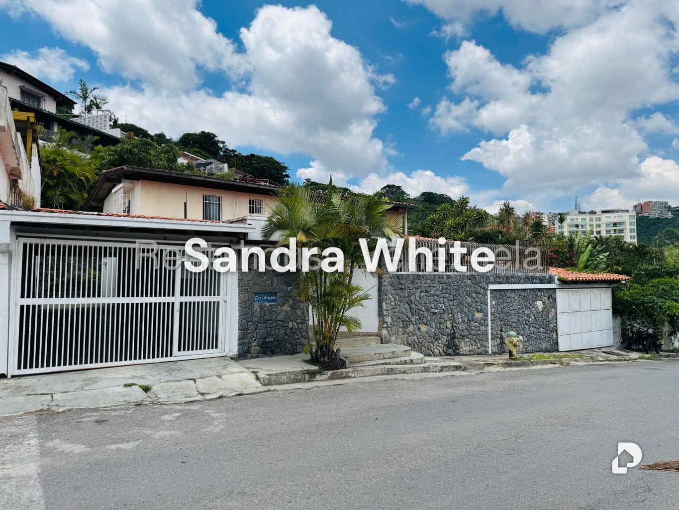 Casa en Santa Fe Norte. 27-5617, Caracas – 2