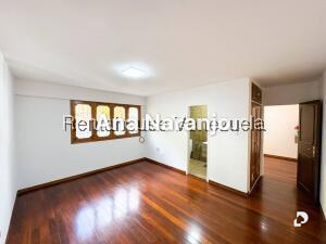 House in Prados del Este, Caracas – 13