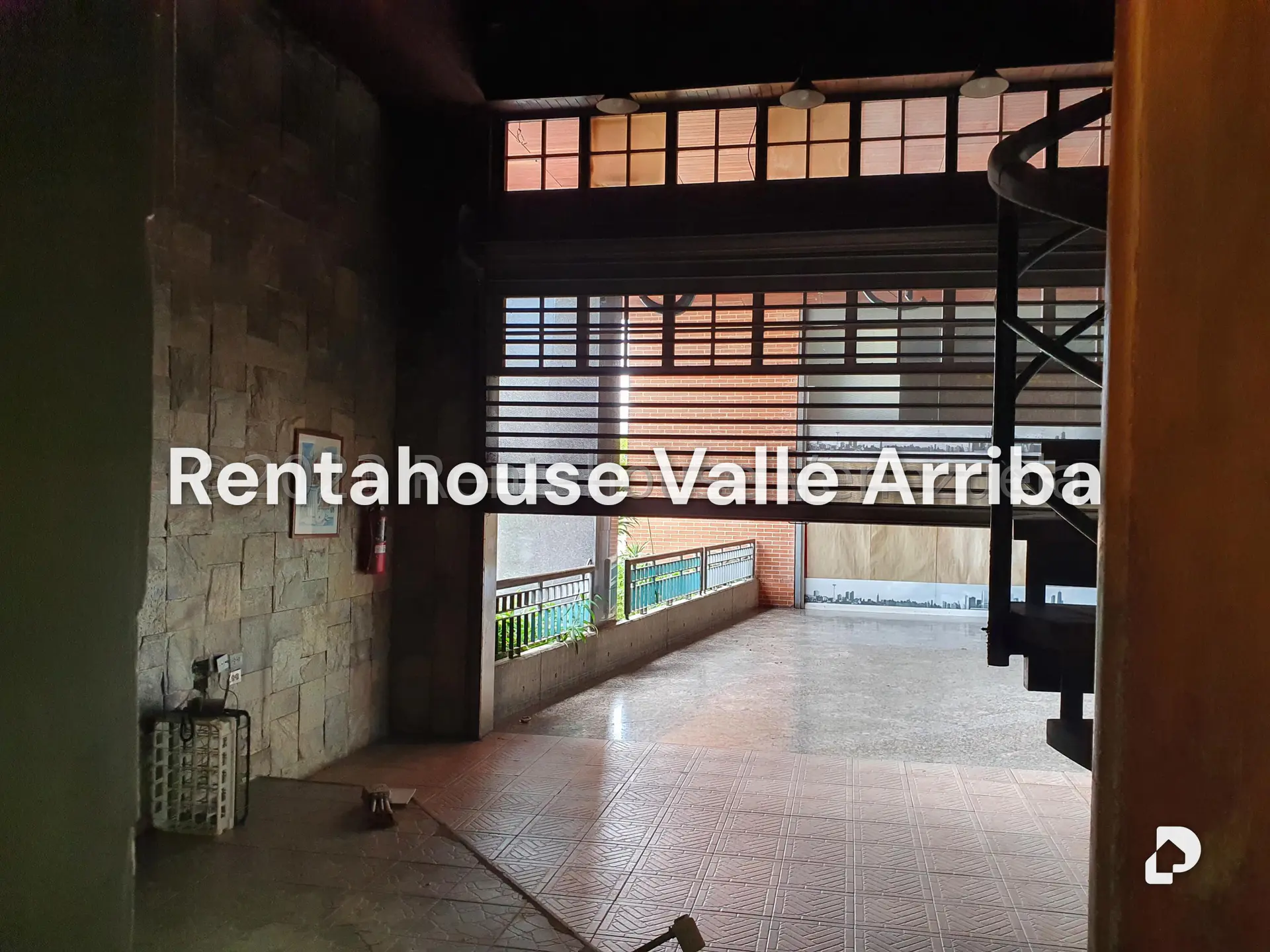 Local comercial en Lomas de La Lagunita, Caracas – 11