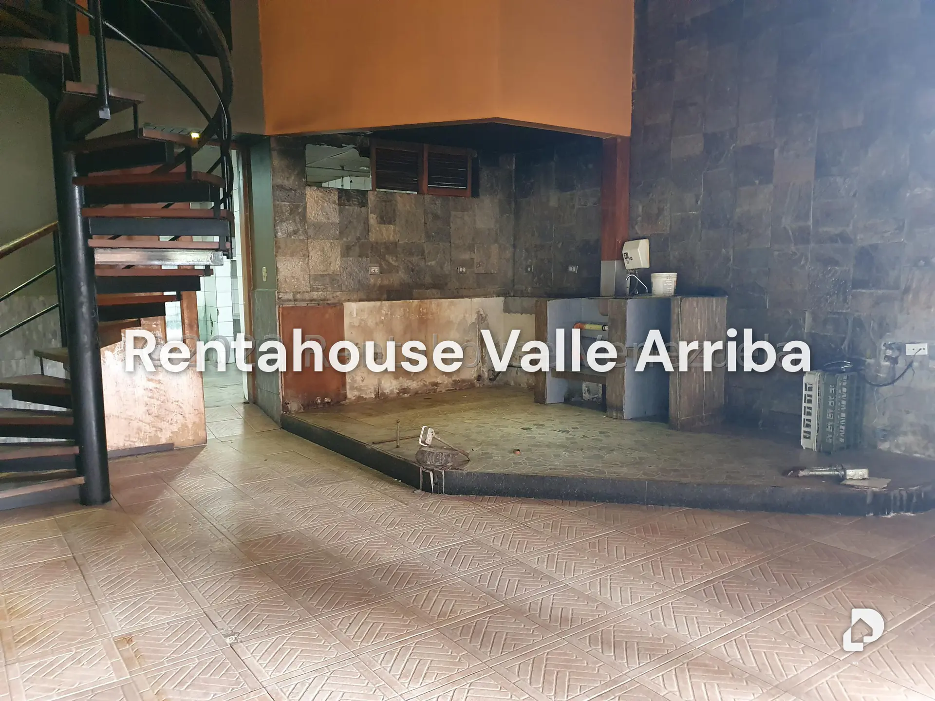 Local comercial en Lomas de La Lagunita, Caracas – 4