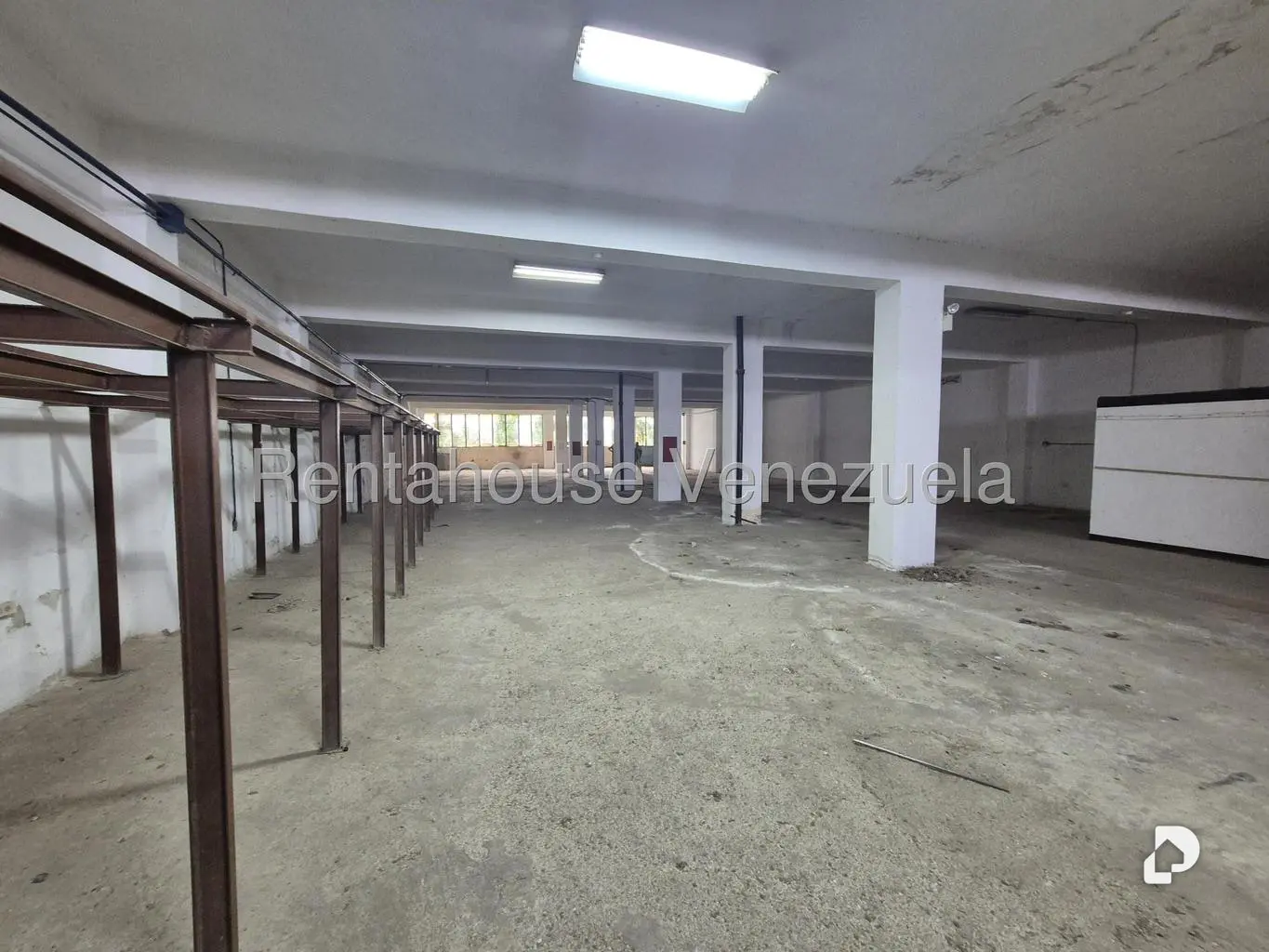 Building in El Junquito, Caracas – 15