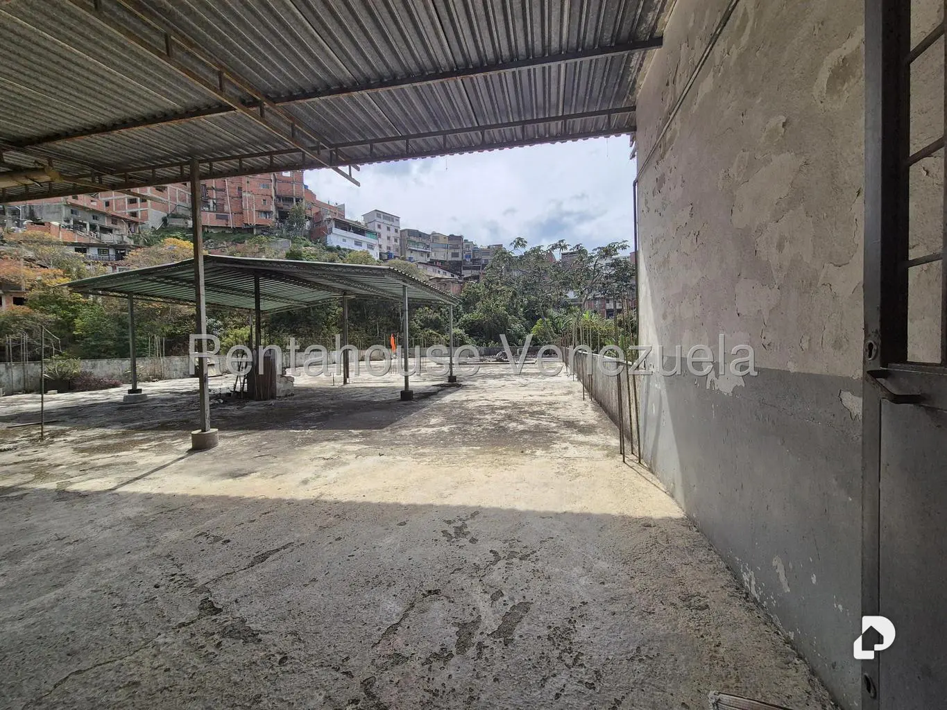 Building in El Junquito, Caracas – 23