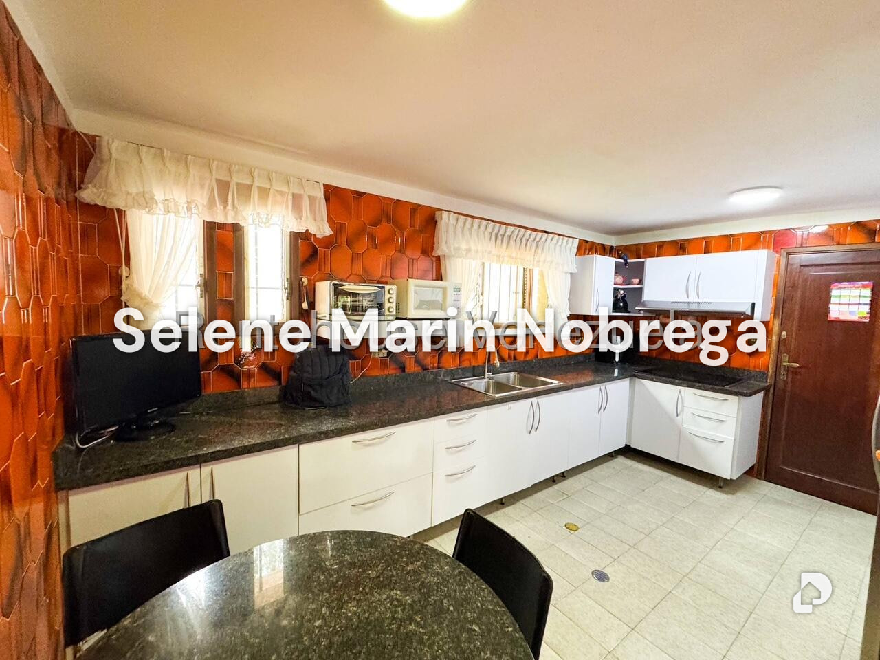 Casa en Cerro Verde, Caracas – 27