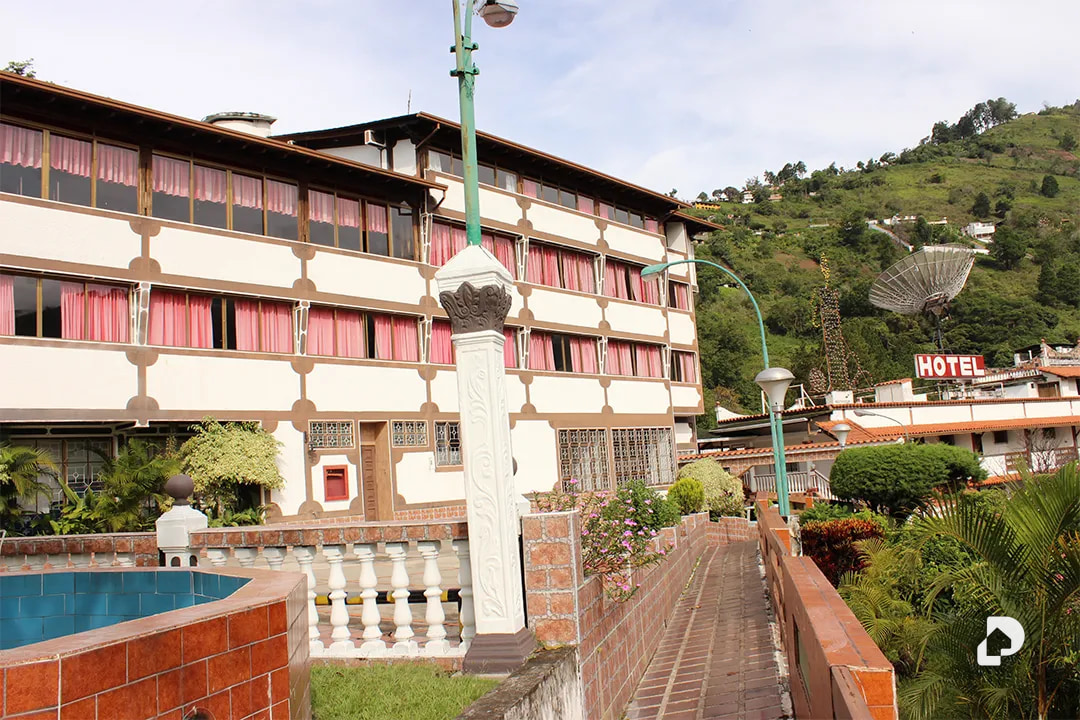 Building in Los Curos, Osuna Rodríguez – 43