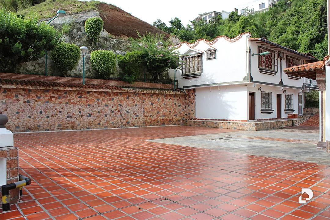 Building in Los Curos, Osuna Rodríguez – 38