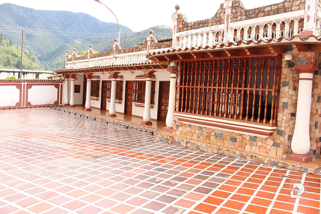 Building in Los Curos, Osuna Rodríguez – 11