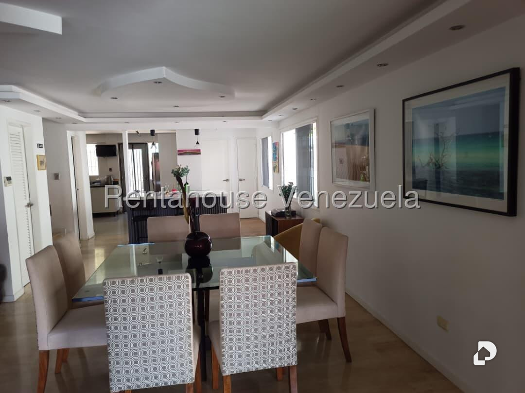 Casa en Alto Prado, Caracas – 13