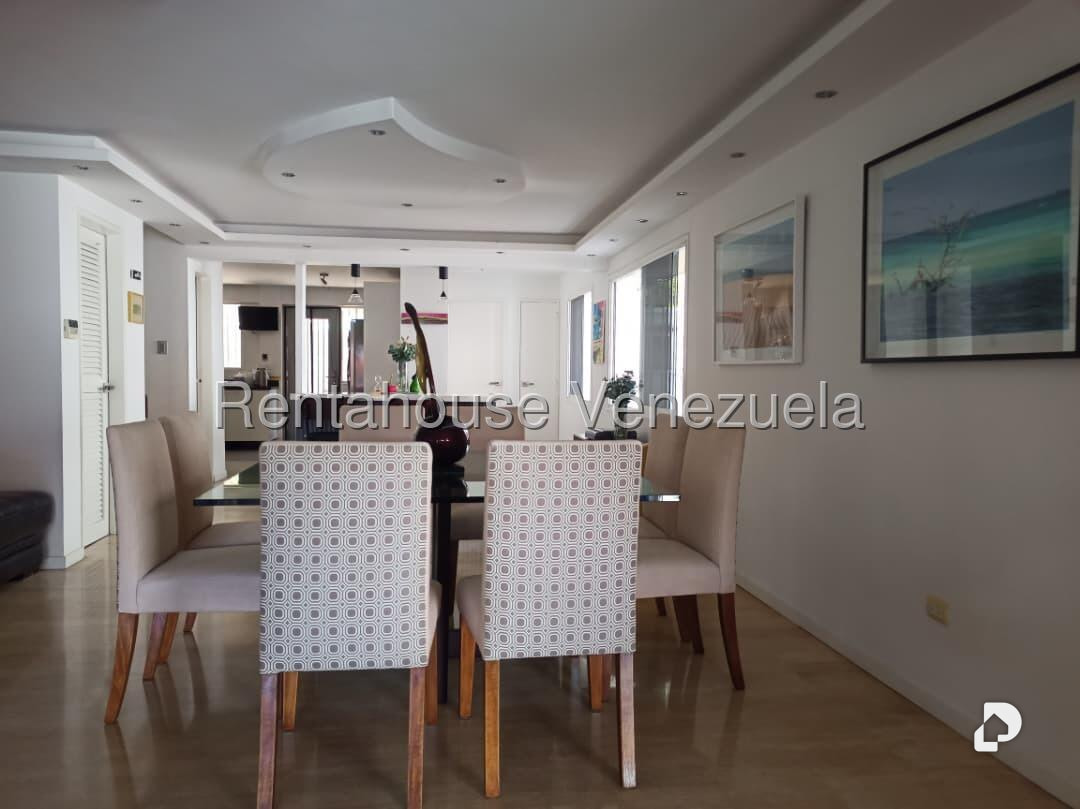 Casa en Alto Prado, Caracas – 12