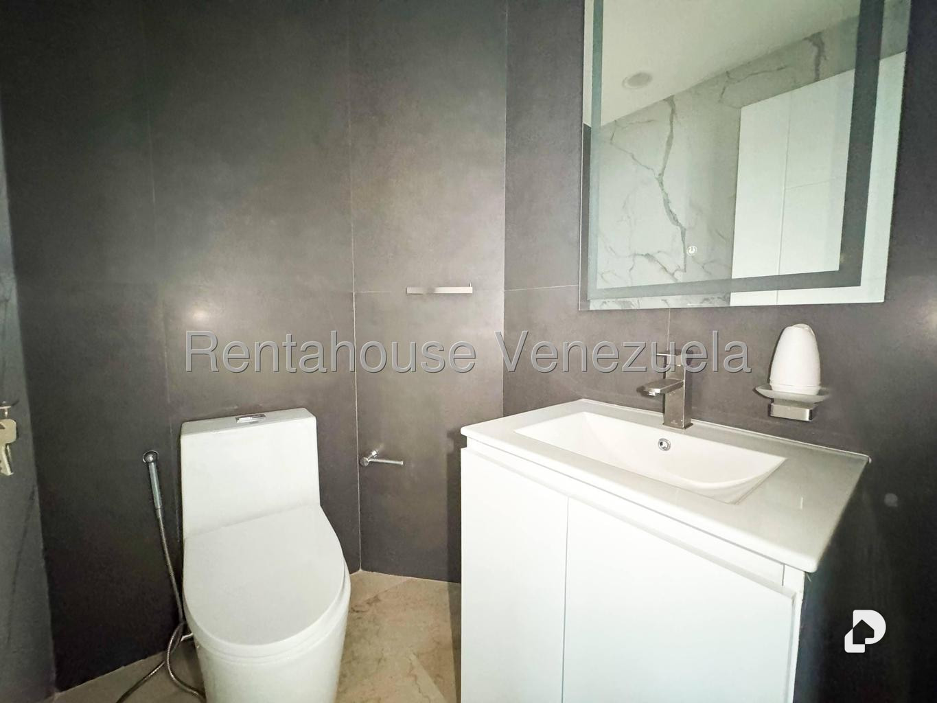Apartamento en El Rosal, Caracas – 28