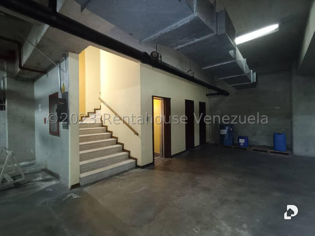 Edificio en La Urbina, Caracas – 11