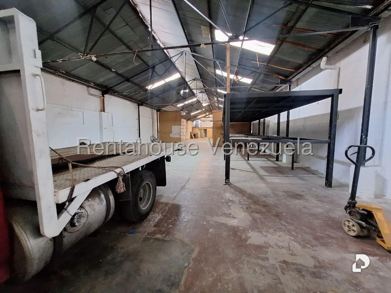Warehouse in Parroquia Santa Rosalía, Caracas – 4