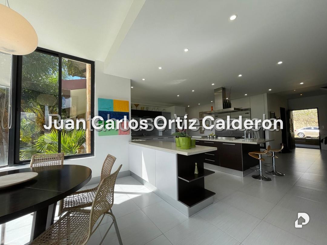 Casa en La Trinidad, Caracas – 24