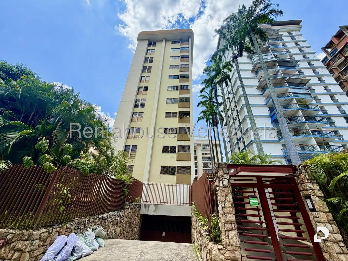 Apartamento en Los Palos Grandes, Caracas – 1