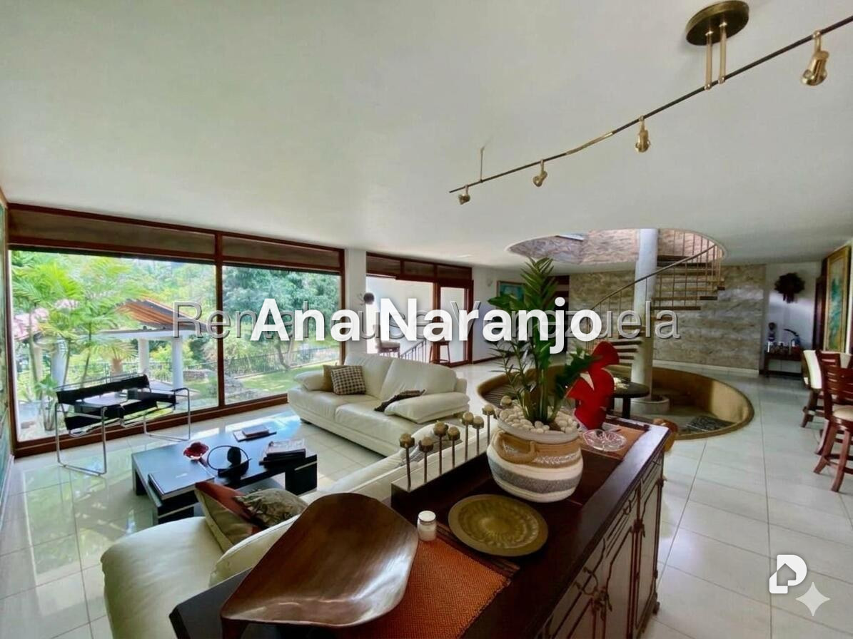 Casa en Lomas De La Trinidad, Caracas – 2