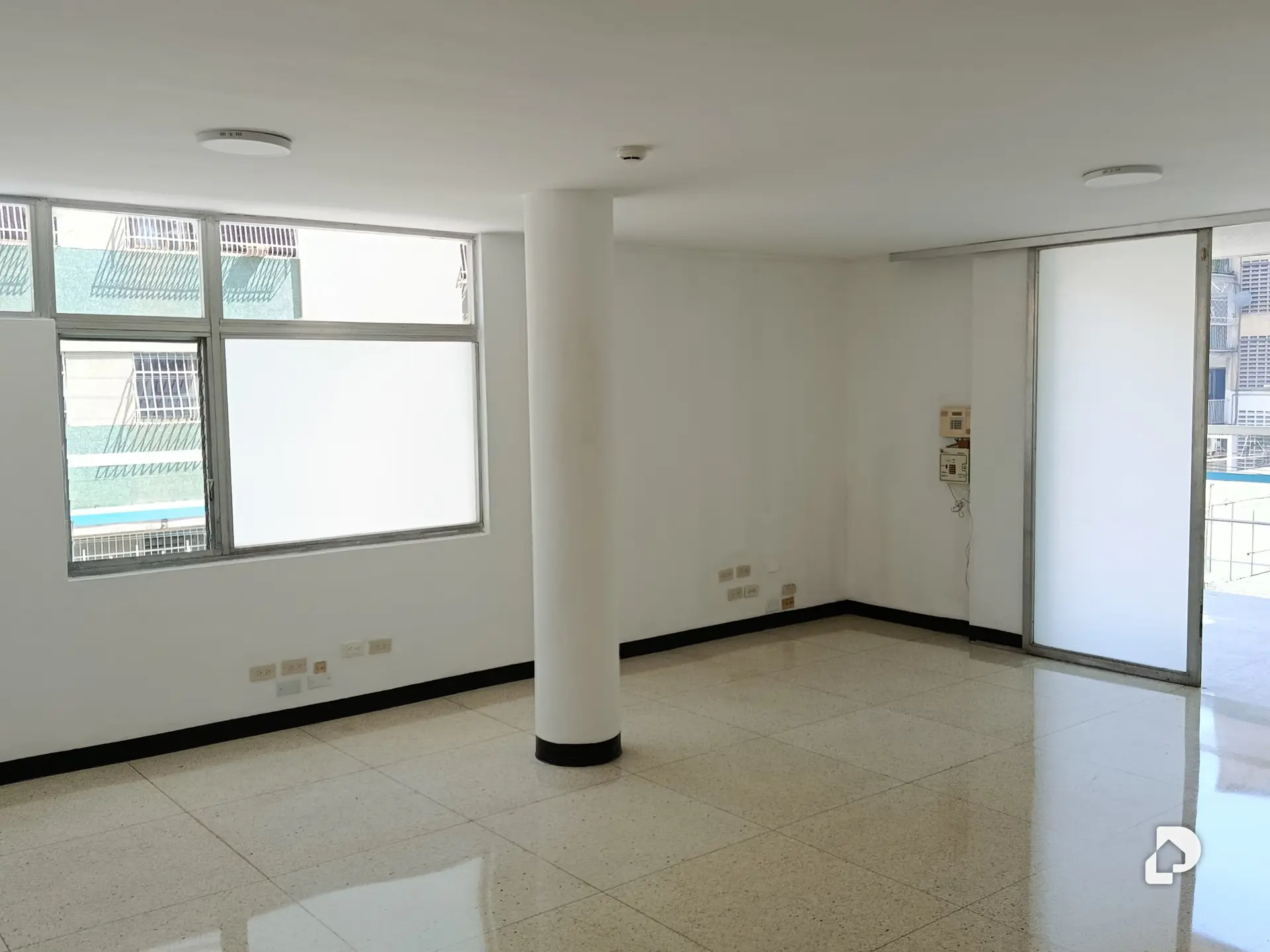 Oficina en La Florida, Caracas – 12