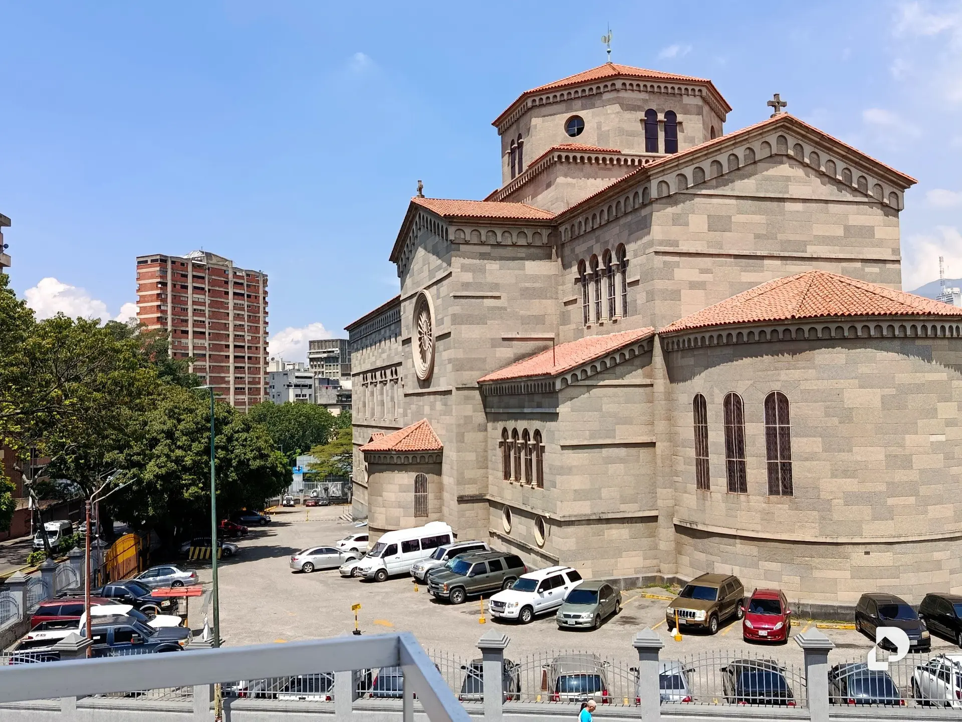 Oficina en La Florida, Caracas – 28